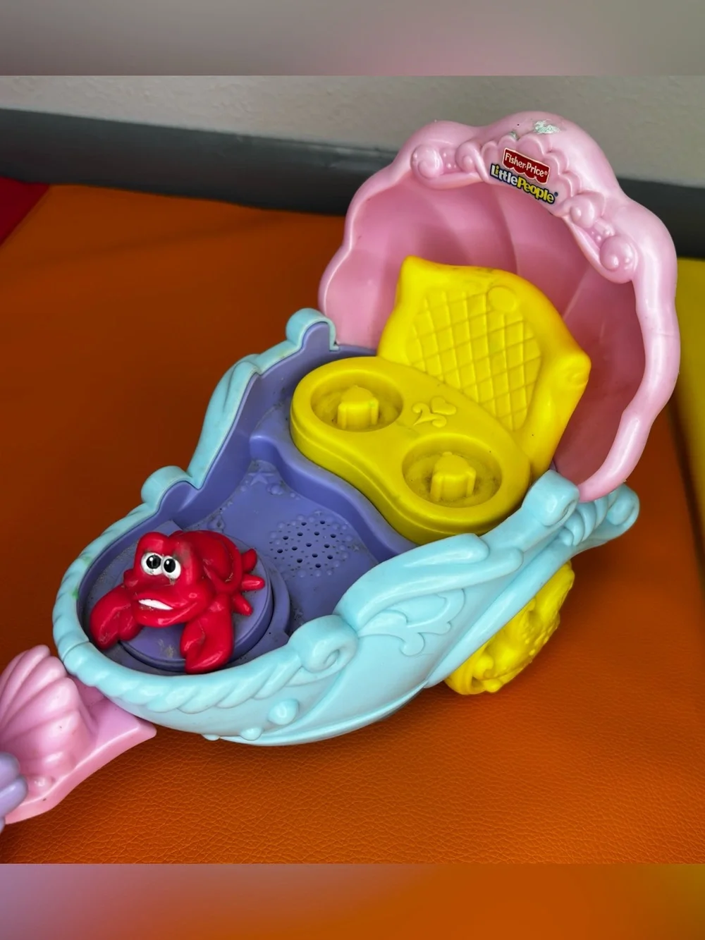 Fisher-Price Little People Disney Princess Ariel’s VintageLight-Up Sea‎ Carriage